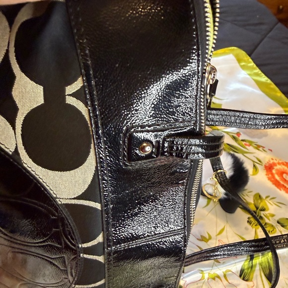 Coach Laura Signature Tote Black Patent Leather Trim - Picture 3 of 14